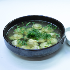 Пельмени в курином бульоне