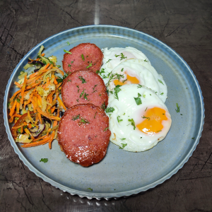 Колбаса мене жумуртка